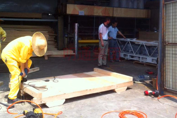 某車企汽車發動機設備包裝服務項目