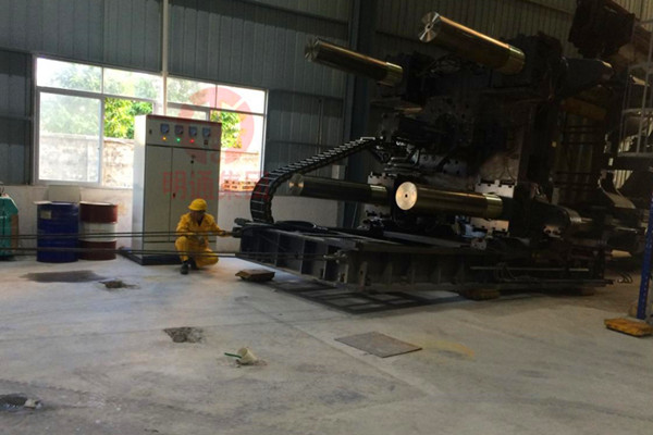 廣州海天公司2200T注塑機卸車定位綜合服務項目圖1 廣州海天公司2200T注塑機卸車定位綜合服務項目圖1